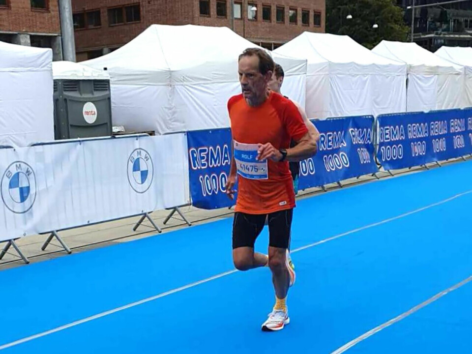 Oransje løper på den blå løper etter 42 km (Foto: Bjørg Enger) Oransje løper på den blå løper etter 42 km (Foto: Bjørg Enger)