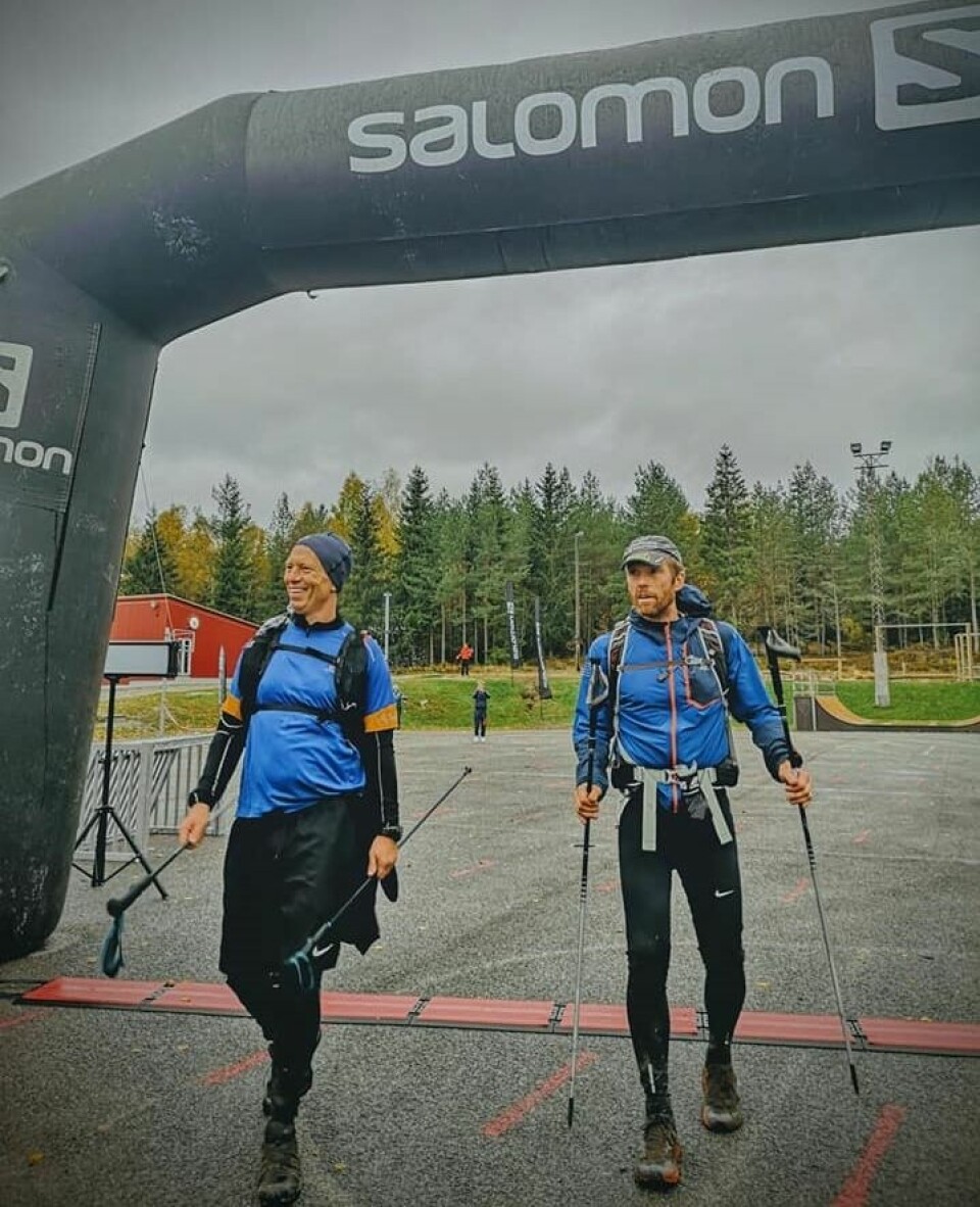 Suksess for andreutgaven av Oslo Trail Challenge hvor 10 løpere fullførte 200-kilometeren Erling_Furunes_Arne_Nåtedal_mål.jpg