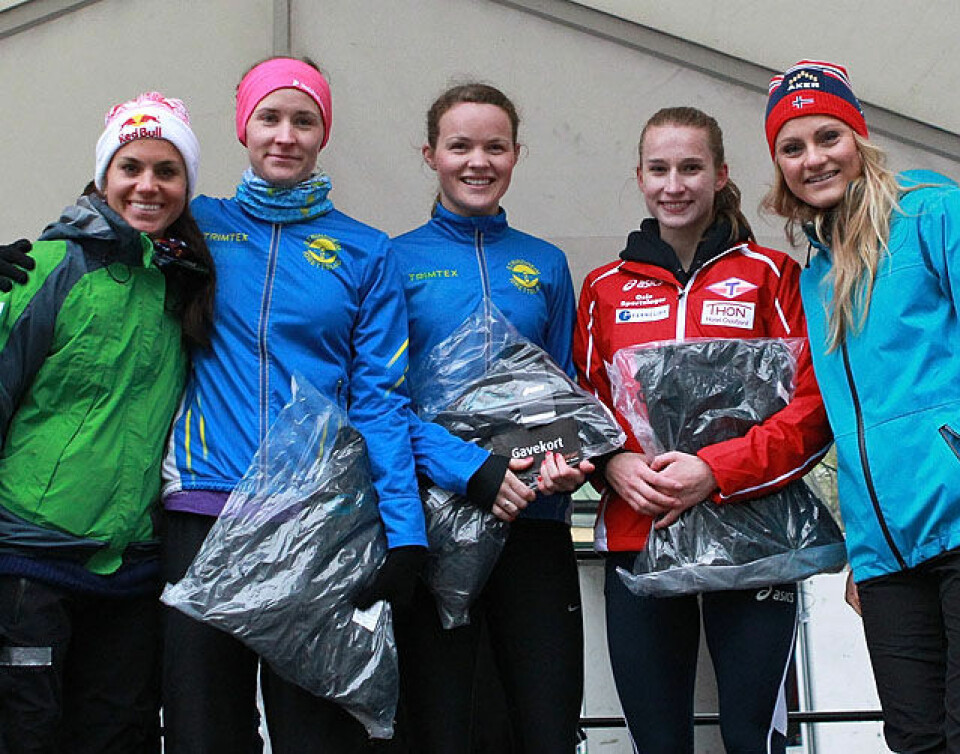 Sentrumssprinten: Frøskeland vant suverent, fotofinish i kvinneklassen 800_pall_damer_pluss_premieutdelere_Heidi_Weng_Martine_Ek_Hagen_A20G7328.jpg