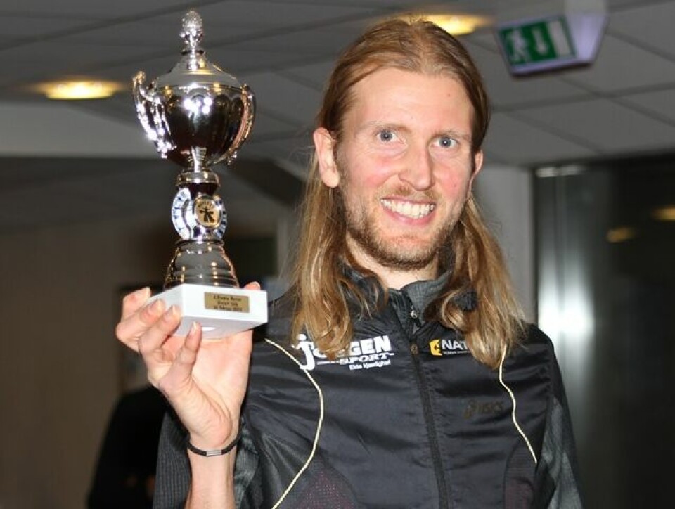 Gjermund Sørstad vant Karlstad 6-timmars innendørs IMG_3233_Gjermund_Soerstad_pokal