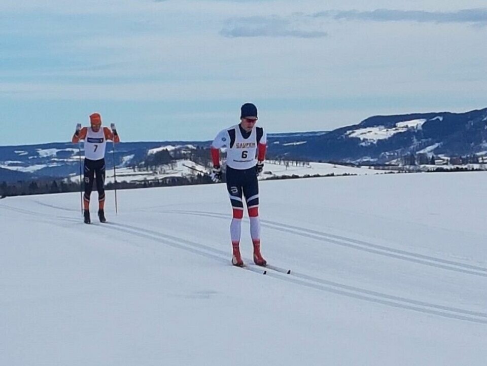 Jørgen Tellefsen foran Anders Kampenhøy i Ringnesløpet på Gaupen lørdag. (Arrangørfoto) Jørgen Tellefsen foran Anders Kampenhøy i Ringnesløpet på Gaupen lørdag. (Arrangørfoto)