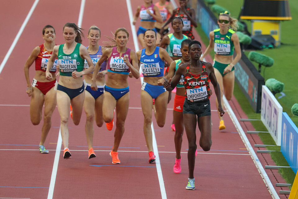 Favorittene kom seg videre til VM-finalen på 1500 m for kvinner 1U9A7612_målgang.jpg