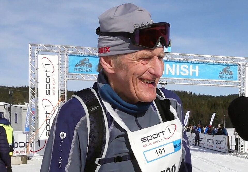 Åge Ludvigsen rett etter målgang med sitt 55. merke i Birkebeinerrennet. (Foto: Tom-Arild Hansen) Åge Ludvigsen rett etter målgang med sitt 55. merke i Birkebeinerrennet. (Foto: Tom-Arild Hansen)