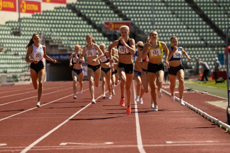Malin Hoelsveen (131) spurter unn til seier på 800 m foran Amanda Marie Grefstad Frøynes (151), Sigrid Bjørnsdatter Wahlberg (128) og Solveig Cristina Hernandez Vråle (201). (Foto: Samuel Hafsahl) Malin Hoelsveen (131) spurter unn til seier på 800 m foran Amanda Marie Grefstad Frøynes (151), Sigrid Bjørnsdatter Wahlberg (128) og Solveig Cristina Hernandez Vråle (201). (Foto: Samuel Hafsahl)