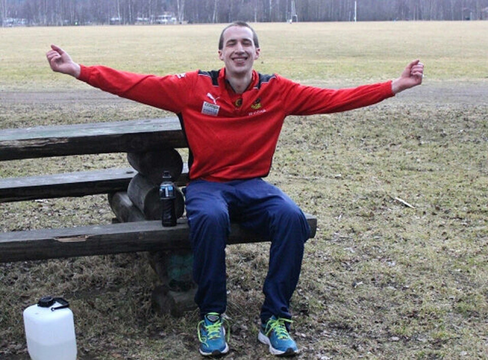 Det var godt for André Rangelind å sette seg ned etter å ha løpt over 90 km på 6 timer. (Foto: arrangøren) Det var godt for André Rangelind å sette seg ned etter å ha løpt over 90 km på 6 timer. (Foto: arrangøren)