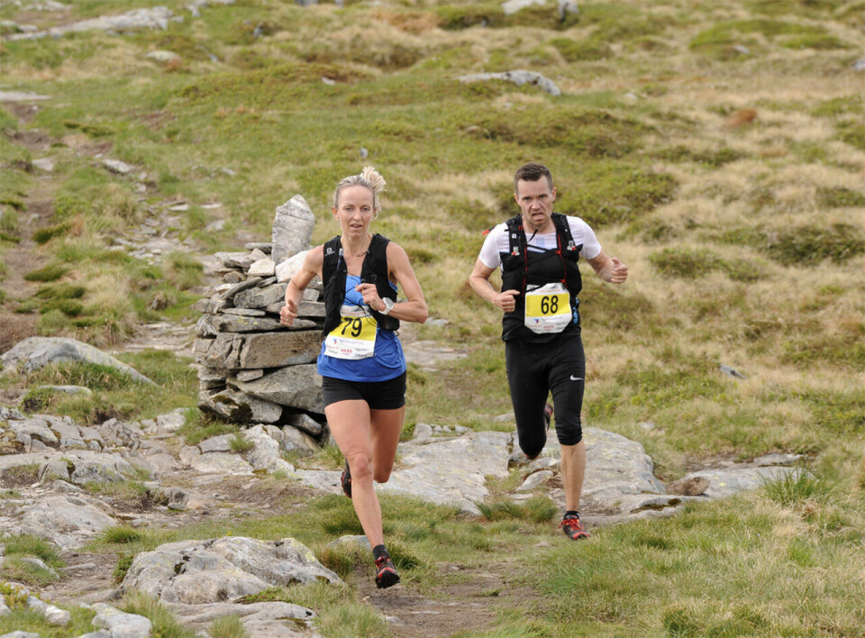 Selma Eldevik og Halfdan-Emil Færø vant Bergen Fjellmaraton Anita-Iversen-Lilleskare og Andre Hansen.jpg