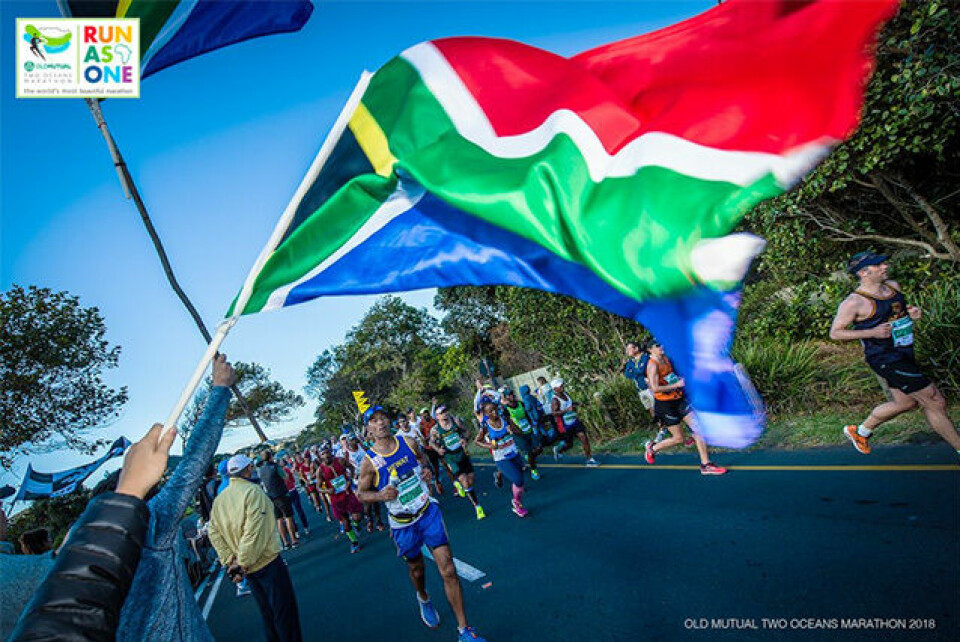 8 norske deltok i Two Oceans Marathon i Sør-Afrika Two_Oceans_Marathon_flagget.jpg