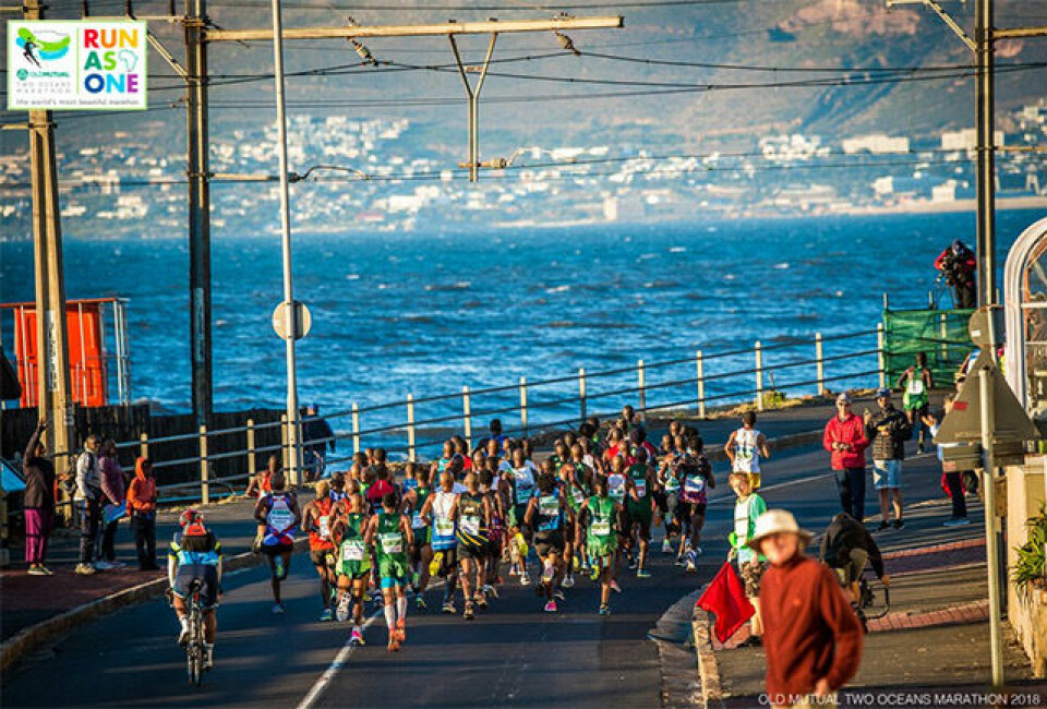 8 norske deltok i Two Oceans Marathon i Sør-Afrika Two_Oceans_Marathon_feltet.jpg