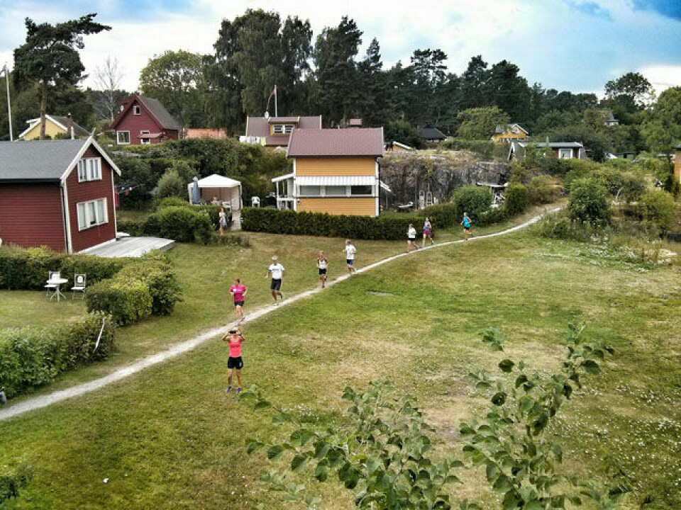 Lindøya Rundt debuterte med bading og mat attåt Mellom_hyttene_640_IMG_20140724_183114_1.jpg