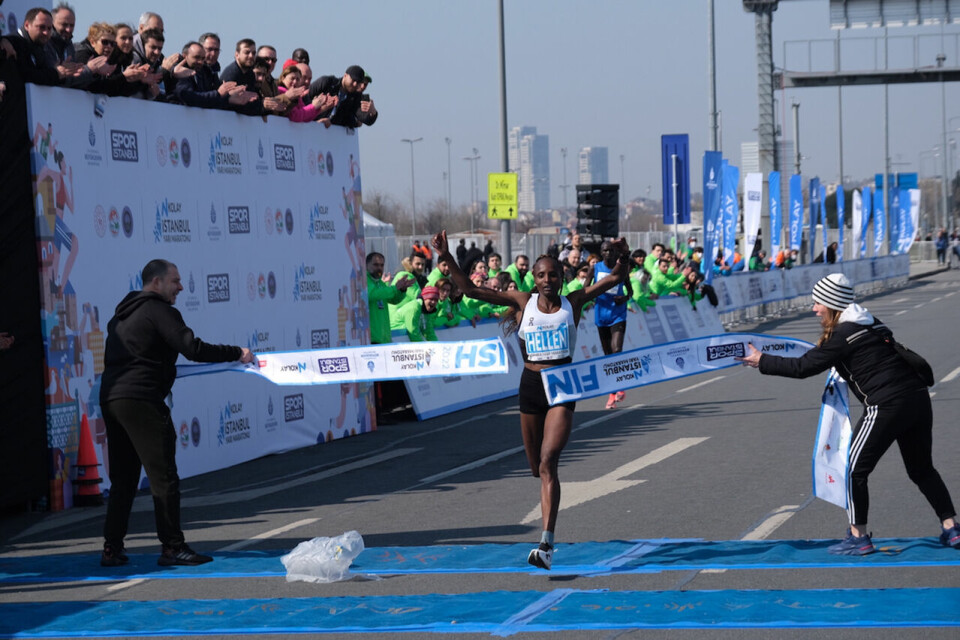 Rodgers Kwemoi med løyperekord i Istanbul Halvmaraton istanbul-maraton-hellen-obiri.jpg