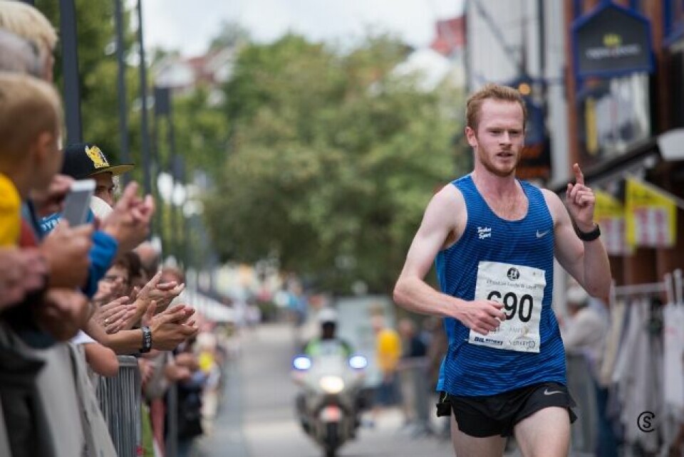 Jonas Lurås Hammer løper inn til overlegen seier på 10 km. (Foto: Sylvain CAVATZ). Jonas Lurås Hammer løper inn til overlegen seier på 10 km. (Foto: Sylvain CAVATZ).