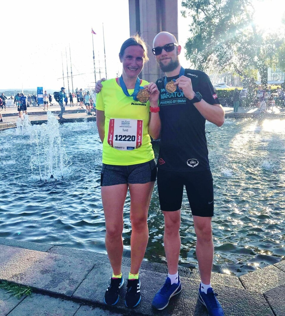 Turid og Casper løp Oslo Maraton for Team Kondis Turid_Casper_medaljer.jpg