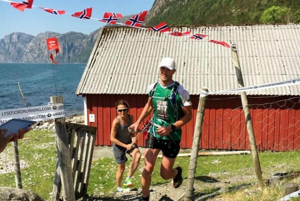 Ørjan Ravndal i klar tet ved Songesand etter 25 km - og seieren ble aldri truet (Foto: Martin Steinskog). Ørjan Ravndal i klar tet ved Songesand etter 25 km - og seieren ble aldri truet (Foto: Martin Steinskog).