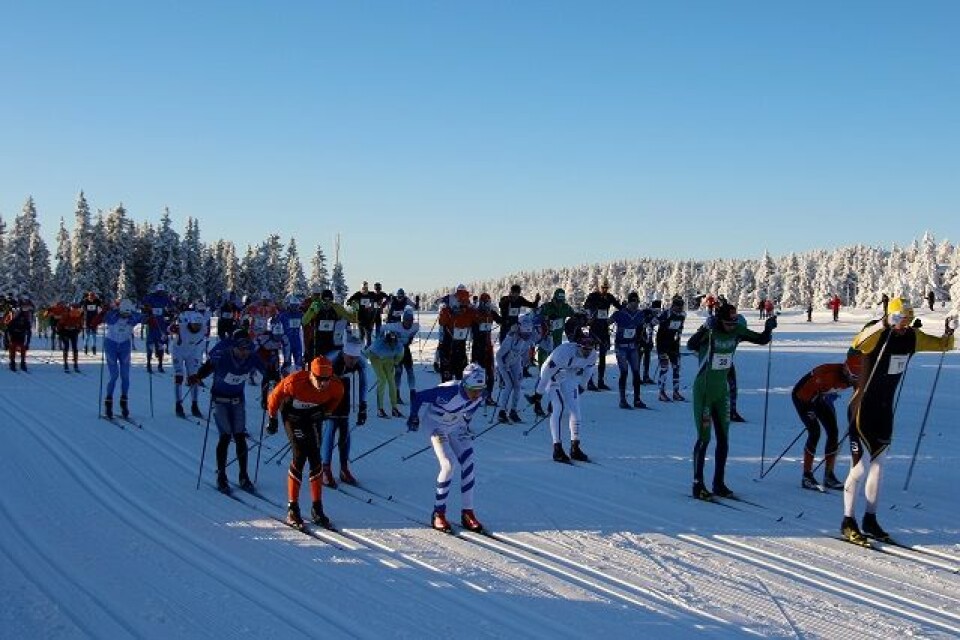 Andreas Nygaard og Ragnhild Haga på topp i Romjulsrennet Teten_fra__start.jpg