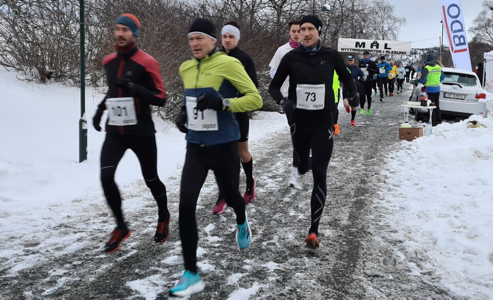 151 løpere fullførte Nyttårsmaraton på vanskelig føre Halv_start