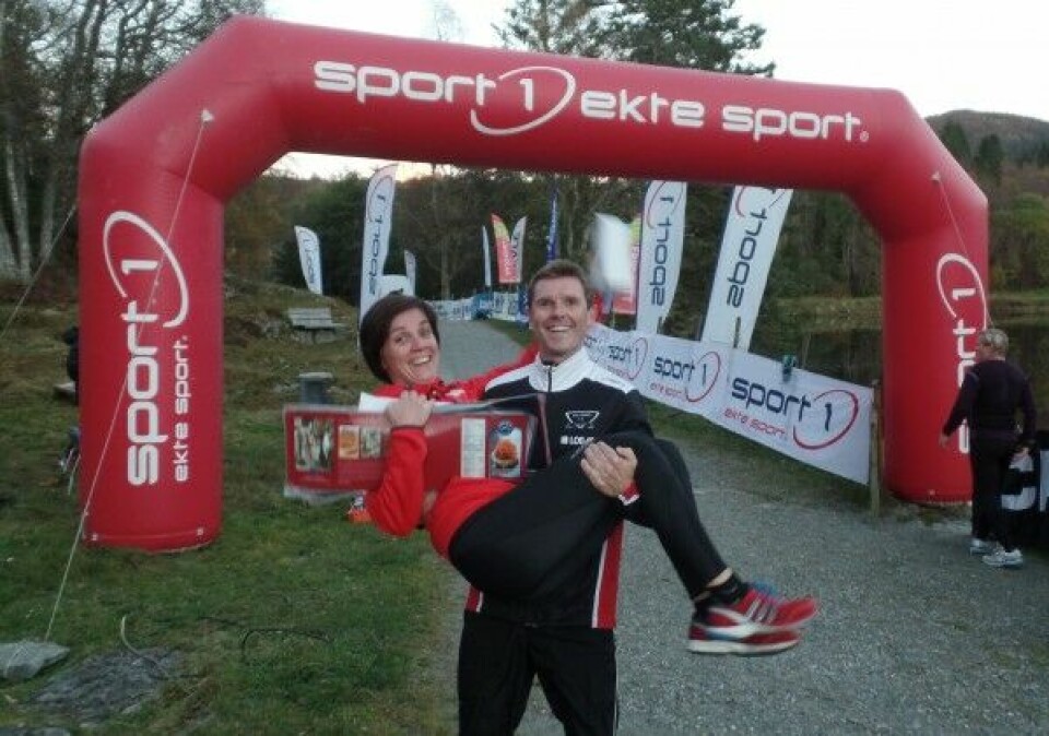 Kveldens vinnere, Anette Fitje og Bjarte Vik. (Foto: Arrangøren) Kveldens vinnere, Anette Fitje og Bjarte Vik. (Foto: Arrangøren)