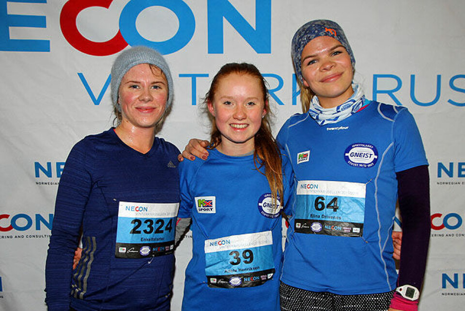 Raskeste kvinne i 5-km-løypen var 13 år gamle Adele Henriksen etterfulgt av Tone Solfjeld Pedersen (til venstre) og Elina Drivenes. Raskeste kvinne i 5-km-løypen var 13 år gamle Adele Henriksen etterfulgt av Tone Solfjeld Pedersen (til venstre) og Elina Drivenes.