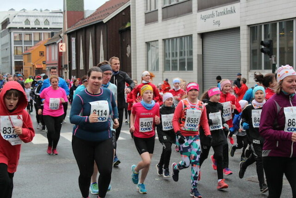 Folkefest og deltagerrekord i årets Midnight Sun Marathon! start1_minimaraton.jpg