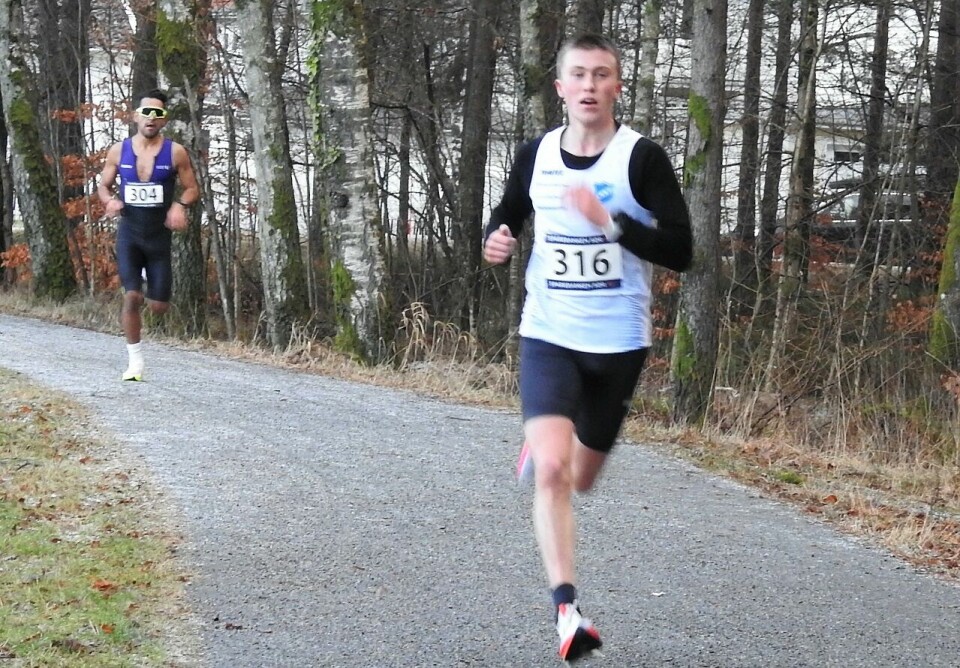 Martin Ukkelberg Sløgedal fra Kristiansand IF har hatt en aktiv romjul og leder klart den korteste distansen av Kondisløpets Romjulsmaraton når en dag gjenstår. Her løper han inn til seier på 10 km i i Mandal 3. juledag. (Foto: Ivar Gogstad) Martin Ukkelberg Sløgedal fra Kristiansand IF har hatt en aktiv romjul og leder klart den korteste distansen av Kondisløpets Romjulsmaraton når en dag gjenstår. Her løper han inn til seier på 10 km i i Mandal 3. juledag. (Foto: Ivar Gogstad)
