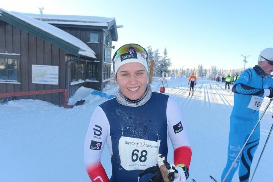 Andreas Nygaard og Ragnhild Haga på topp i Romjulsrennet Lotta_Weng_etter_maal.jpg