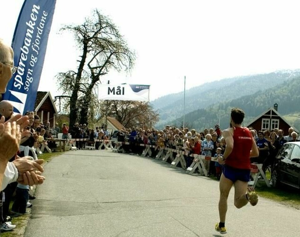 Her løper Rune Opem i mål som vinner i 2009 på tiden 27:53, i år gikk det betydelig raskere. Her løper Rune Opem i mål som vinner i 2009 på tiden 27:53, i år gikk det betydelig raskere.