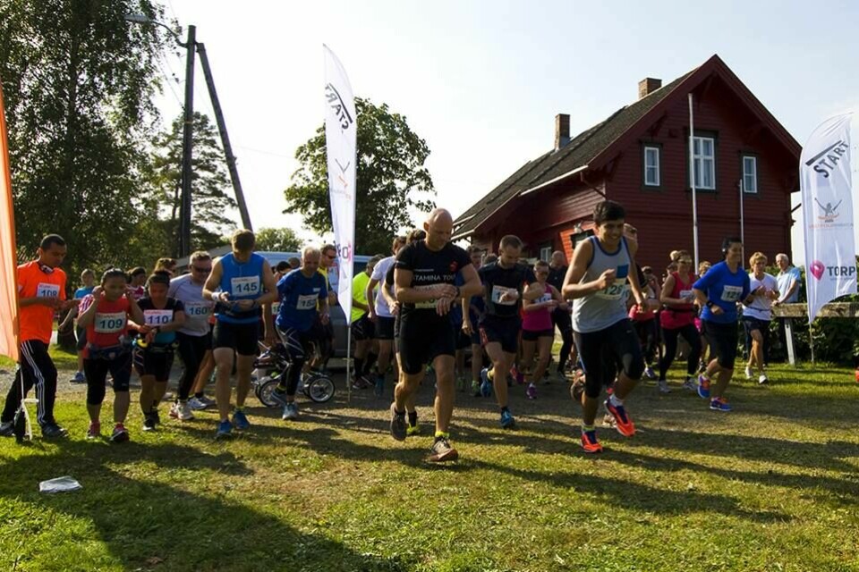 Vestfold Maraton byr på feststemning á la Holmenkollstafetten VM-Start_halv_Raatsad_skole_Torpn