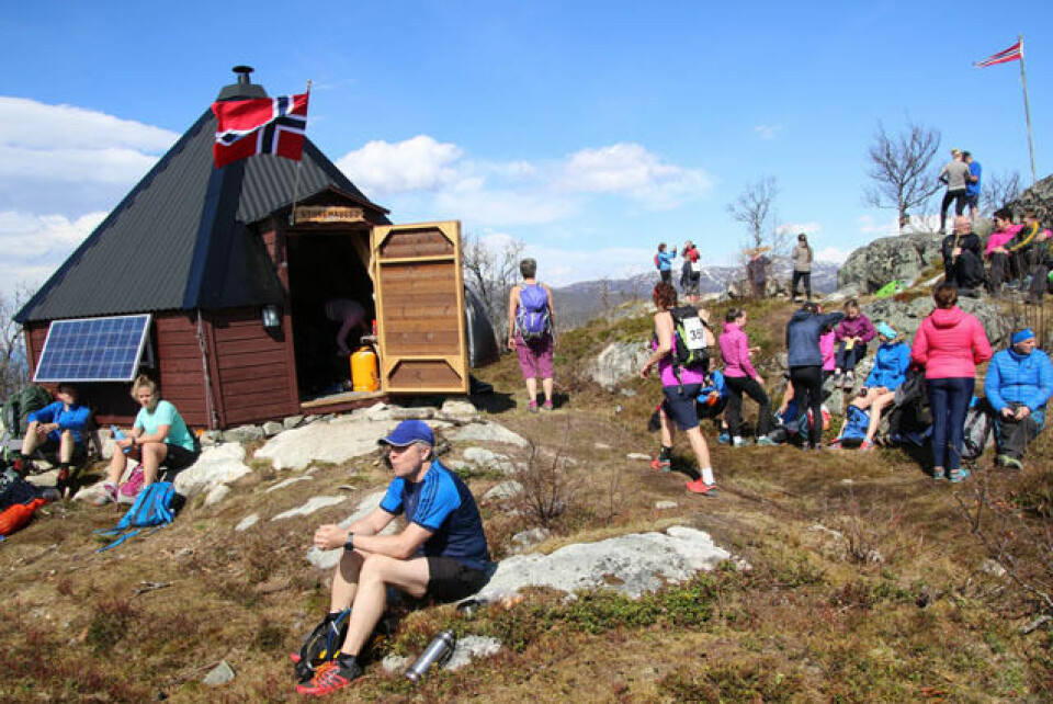 Strålande jubileumsløp opp Storehaugen topp_stemiong_paa_toppen_foto_Jan_Chrisitan_Jerving.jpg