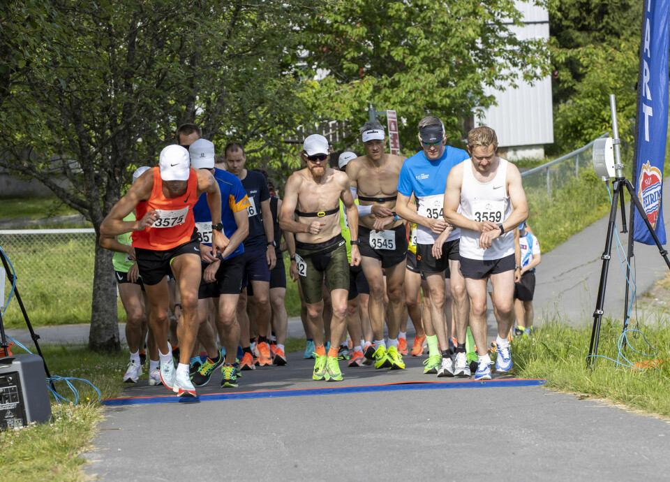 Håkon Urdal vant 50 km i Perseløpet på 3.21.20 Perseløpet 4 juli 2021 - Allerede da starten gikk klokken 09.00 var det varmt og godt.jpg