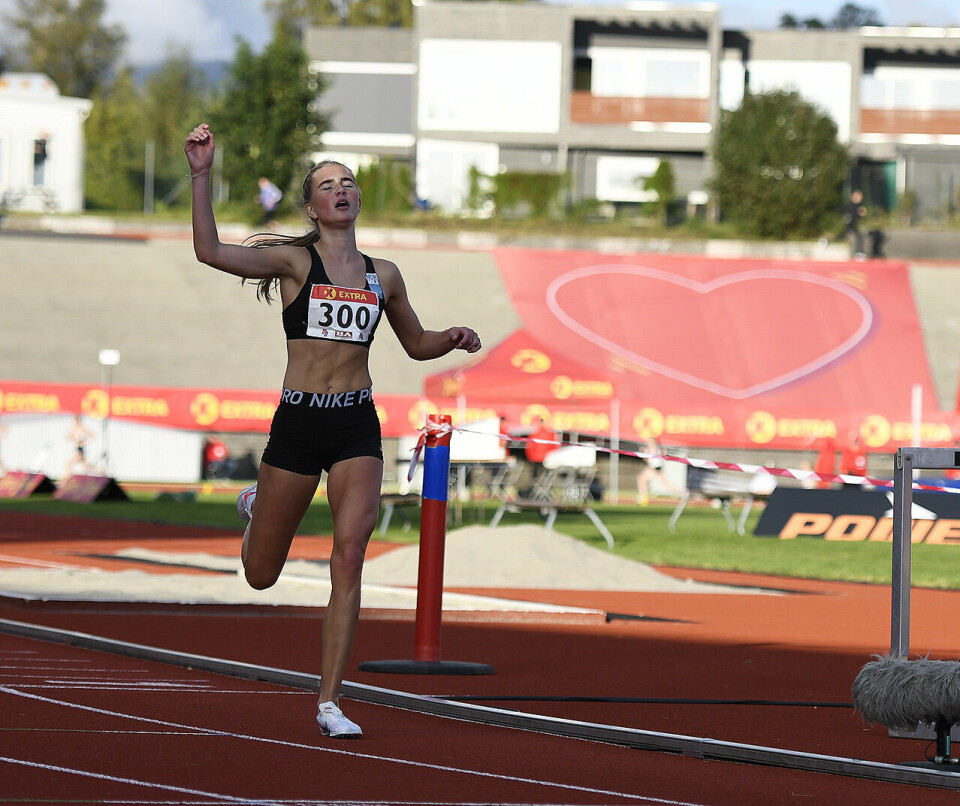 Andrea Modin Engesæth var helt overlegen på 3000 meter hinder hinder-kvinner-vinner-maalgang_50D1613.jpg