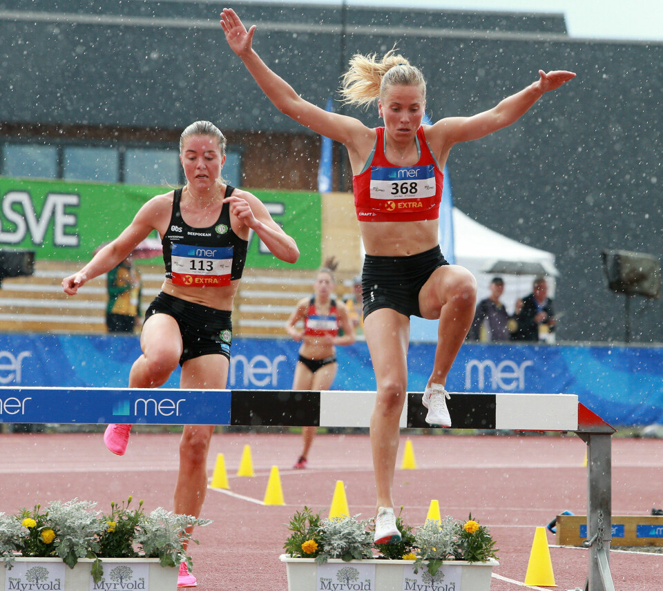 Dramatikk da Vilde Våge Henriksen vant NM-gull på hinder 3000m_hinder_damer_vanngrav_tet_AZ3T0574.jpg