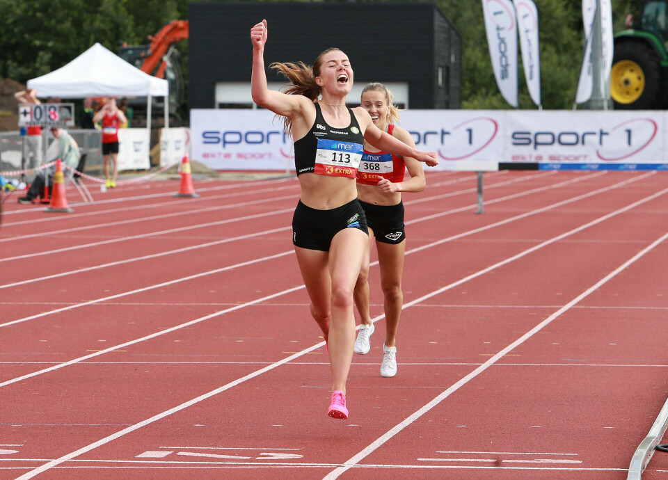 Dramatikk da Vilde Våge Henriksen vant NM-gull på hinder 3000m_hinder_damer_Maalpassering_Henriksen_jubler_AZ3T0728.jpg
