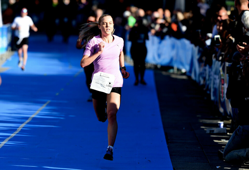 Kristine Eikrem Engeset spurter inn til seier på 10 km. (Foto: arrangøren) Kristine Eikrem Engeset spurter inn til seier på 10 km. (Foto: arrangøren)