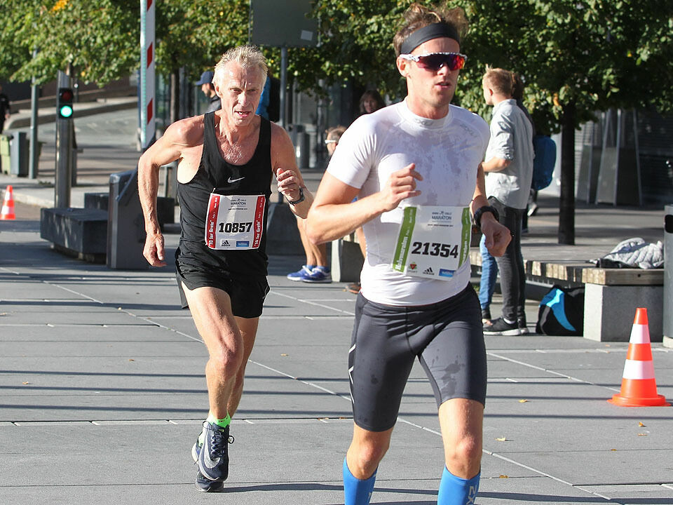 Sterk 10 km-debut av Kristine Eikrem Engset Magnar_Lystad_foran_Kristen_Aaby_A20G2873.jpg