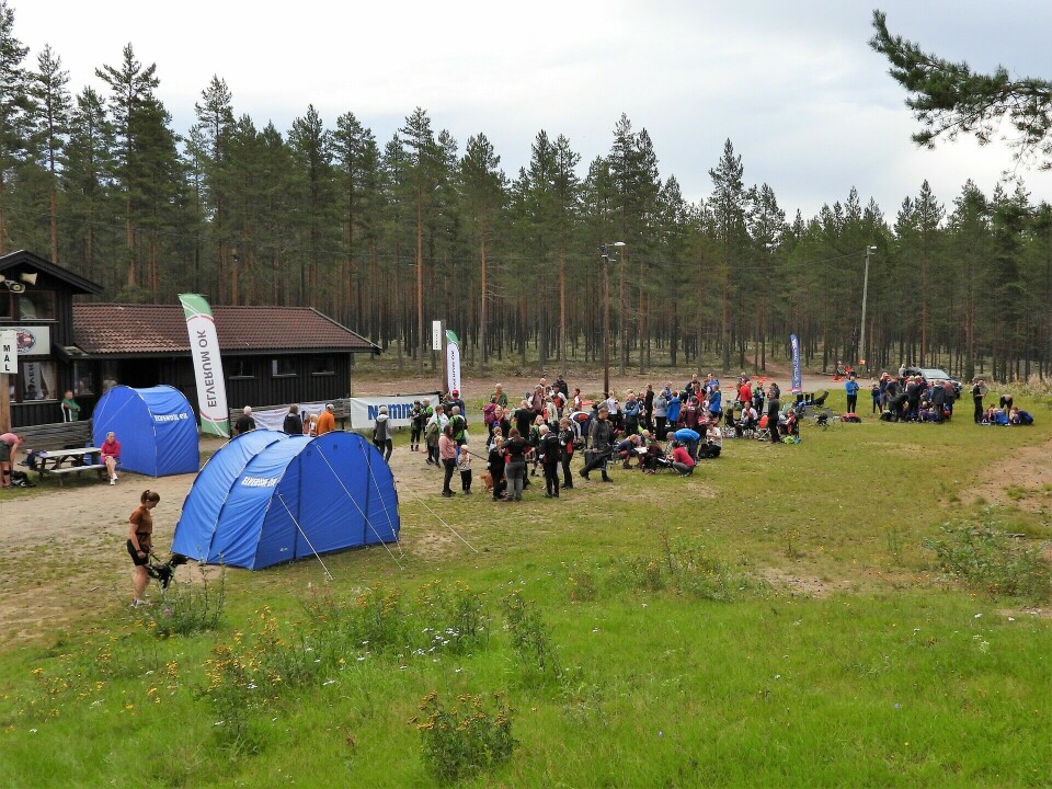 Stor fart i Nammo-cupen på furumoen i Elverum Fint på samlingsplass f¢r regn og torden kom.jpg