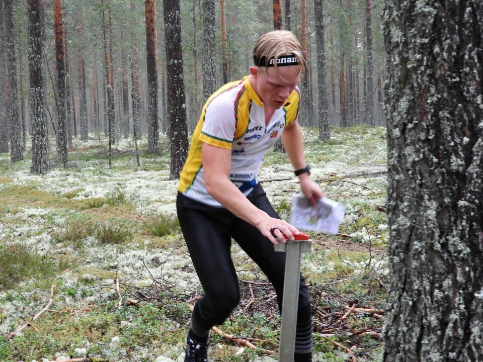 Stor fart i Nammo-cupen på furumoen i Elverum Annar Erlien Soler¢d på passeringspost.jpg