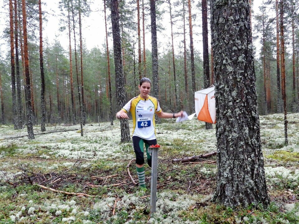 Stor fart i Nammo-cupen på furumoen i Elverum Magnhild Kleppa Madslien på passeringspost.jpg