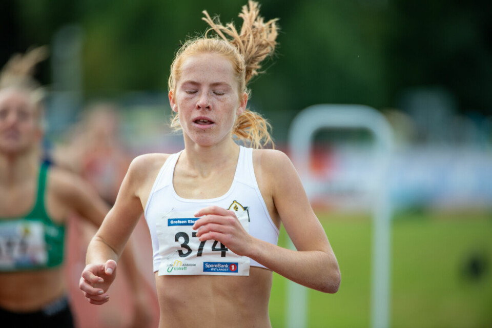 UM 2020: Ingeborg Østgård (J17) og Ole Jakob Høsteland Solbu (G17) vant 800 meter J17_800m_Heat2_Ina Halle Haugen (374)_Mål_DSC0099.jpg