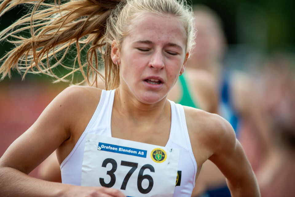 UM 2020: Ingeborg Østgård (J17) og Ole Jakob Høsteland Solbu (G17) vant 800 meter J17_800m_Heat2_Maren Halle Haugen (376)_Mål_DSC0101.jpg