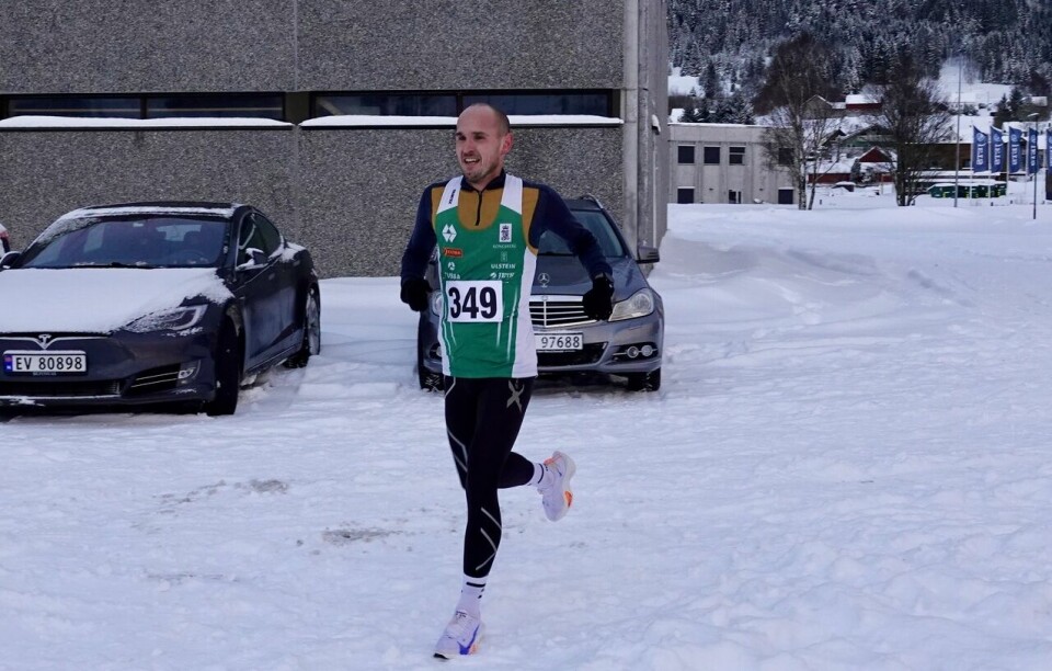 Olger Pedersen, hjemme på juleferie, vant dagens løp på Hareid. Foto: Arnt-Jarle Johansen Olger Pedersen, hjemme på juleferie, vant dagens løp på Hareid. Foto: Arnt-Jarle Johansen