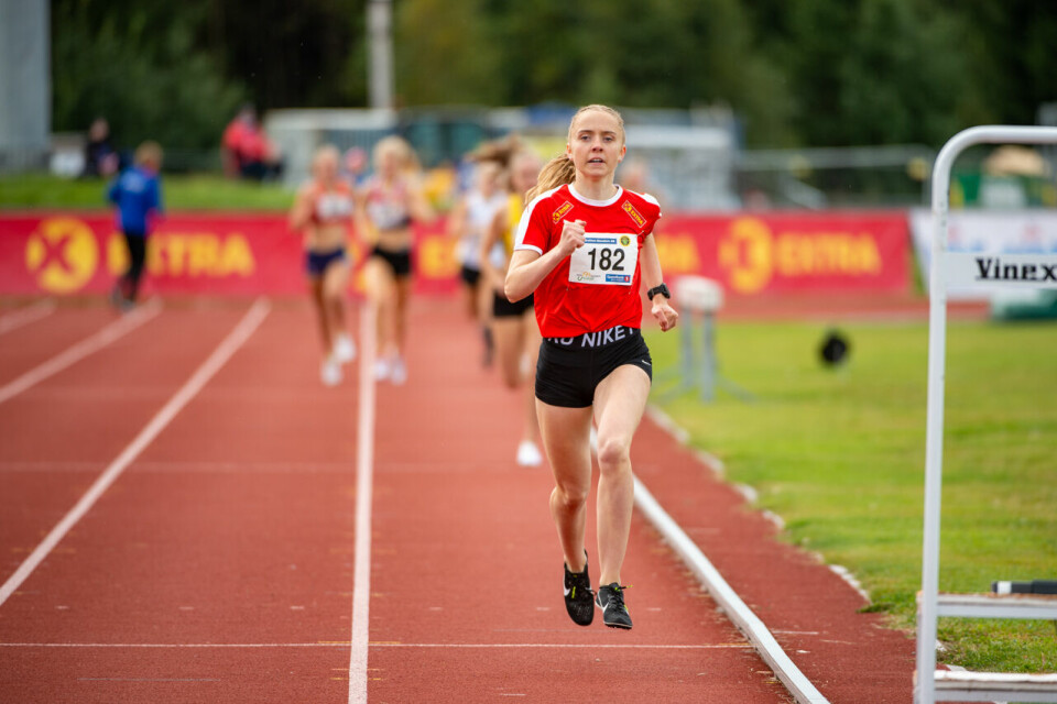 UM 2020: Ingeborg Østgård (J17) og Ole Jakob Høsteland Solbu (G17) vant 800 meter J17_800m_Heat1_Ingrid Kilvær Nilssen (182)_DSC0066.jpg