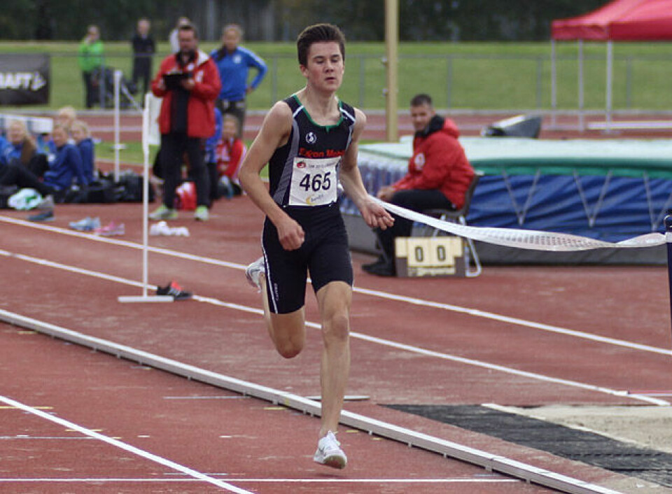 UM 2015 - Jakob Ingebrigtsen med verdensrekord på 2000 m UM2000mG15_Jakob_spurt1.jpg