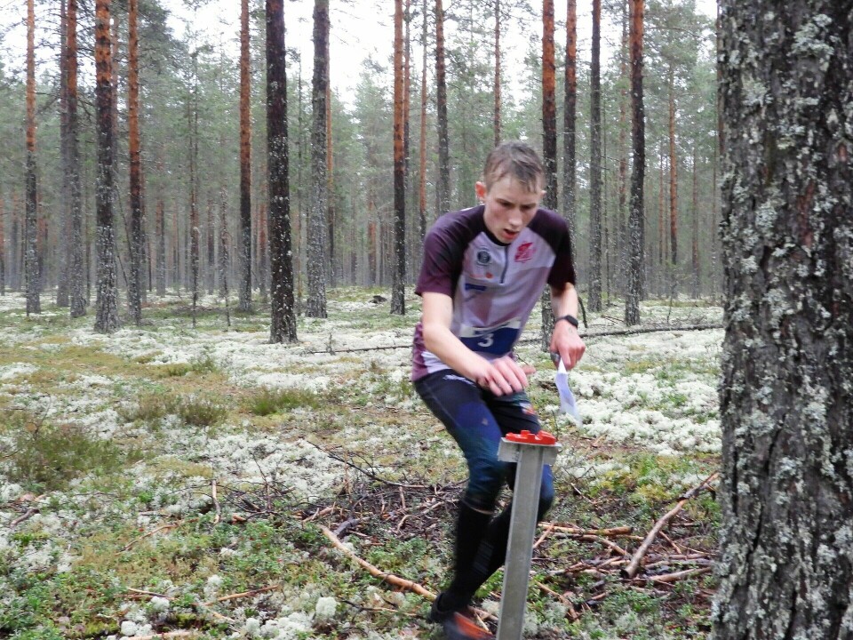 Stor fart i Nammo-cupen på furumoen i Elverum Mats Ligaarden på passeringspost.jpg