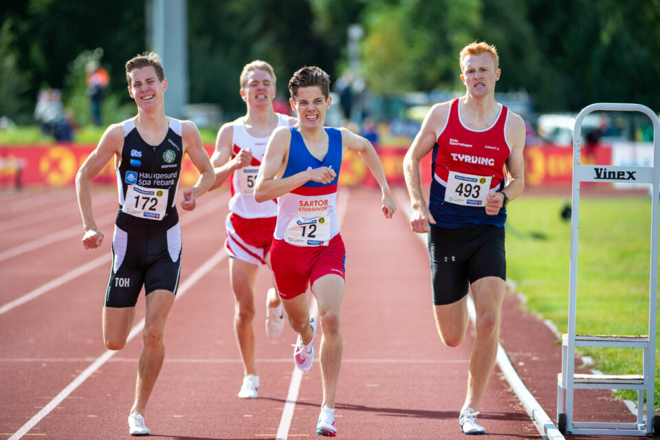 UM 2020: Ingeborg Østgård (J17) og Ole Jakob Høsteland Solbu (G17) vant 800 meter G17_800m_Heat1_Kristoffer Johnson (12)_Spurt_DSC0117.jpg