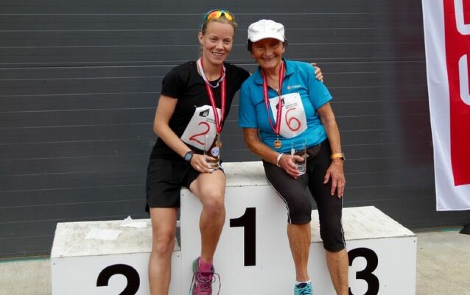 Linda Hovde t.v. og Signy Henden Rustlie skal delta i Hornindalsvatnet maraton I år som i fjor, Linda på halvmaraton og Signy på sin maraton nummer 100 Linda Hovde t.v. og Signy Henden Rustlie skal delta i Hornindalsvatnet maraton I år som i fjor, Linda på halvmaraton og Signy på sin maraton nummer 100