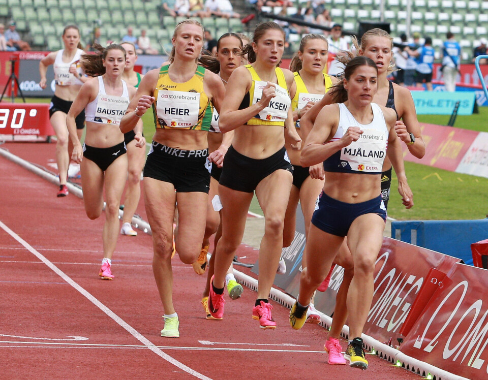 Malin Hoelsveen nummer to bak danske Thøgersen på 800 meter 800m_damer_najonal_passering_400m_Trine_Mjaaland_drar_AZ3T6764.jpg