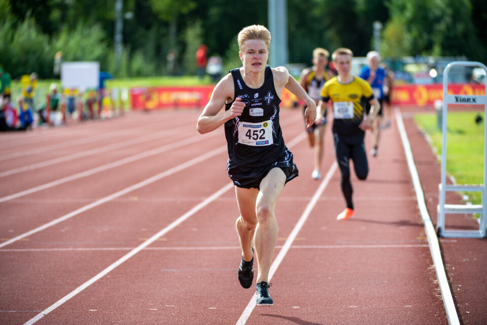 UM 2020: Ingeborg Østgård (J17) og Ole Jakob Høsteland Solbu (G17) vant 800 meter G17_800m_Heat2_Erlend Hatlem Kringeland (452)_Mål_DSC0132.jpg