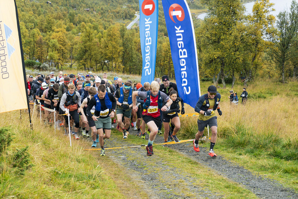 Starten går for løperne på 22 kilometer. (Foto: Johanne Østbø) Starten går for løperne på 22 kilometer. (Foto: Johanne Østbø)