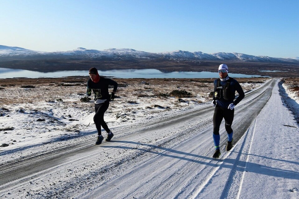 De to klart beste på den nye ultradistansen fra Bygdin til Skåbu, Paul Raistrick (til v.) som til slutt var tre og et halvt minutt foran Øystein Pettersen. (Foto: Linda Aulie Åsen) De to klart beste på den nye ultradistansen fra Bygdin til Skåbu, Paul Raistrick (til v.) som til slutt var tre og et halvt minutt foran Øystein Pettersen. (Foto: Linda Aulie Åsen)