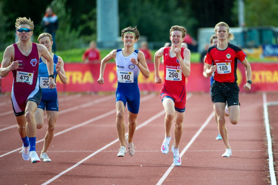 UM 2020: Ingeborg Østgård (J17) og Ole Jakob Høsteland Solbu (G17) vant 800 meter G17_800m_Heat3_Trym Fjøsne-Hexeberg (298)_Spurt_DSC0154.jpg