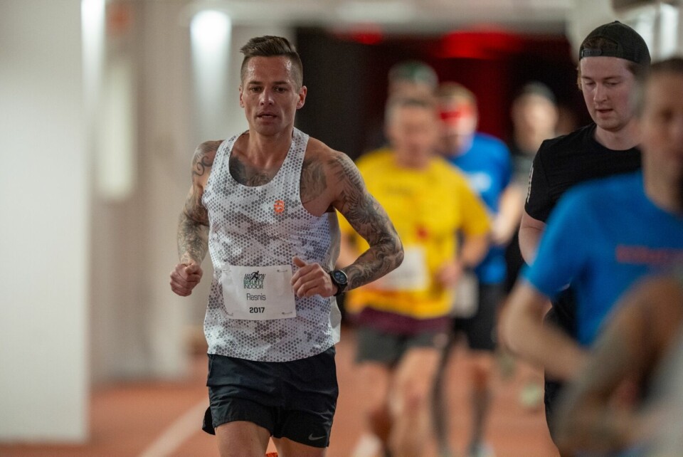 Det var fullt liv i kjelleren på Bislett stadion også på dag 3 av den store løpshelgen. Her med Janis Resnis, som løp inn til andreplass på dagens lengste distanse, 50 km. (Foto: Samuel Hafsahl) Det var fullt liv i kjelleren på Bislett stadion også på dag 3 av den store løpshelgen. Her med Janis Resnis, som løp inn til andreplass på dagens lengste distanse, 50 km. (Foto: Samuel Hafsahl)